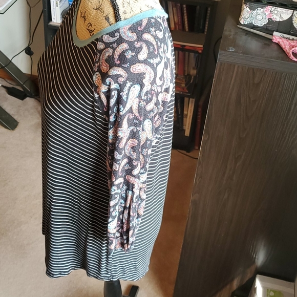 Maurices 24/7 paisley/stripe top size Large - Picture 3 of 9